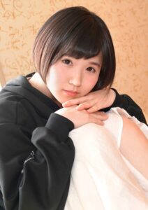 【s812ageyi00186】家出少女と出会って自分も若くなった気分になって夢中で腰振り！パイパンマ●●に中出し！！